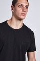 Ref.-18851---t-shirt-malha-maxi-pocket-preto----detalhe-.
