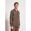 20224---camisa-raw-oxford---caqui--Vitrine-