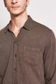 20224---camisa-raw-oxford---caqui--Detalhe-