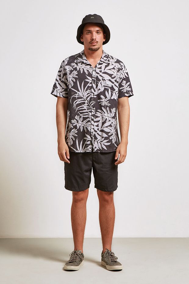 20688---camisa-mc-algodao-floral-vazada-II---cor-preto---vitrine