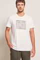 t-shirt-doesn-t-hurt-branco--detalhe-frente-