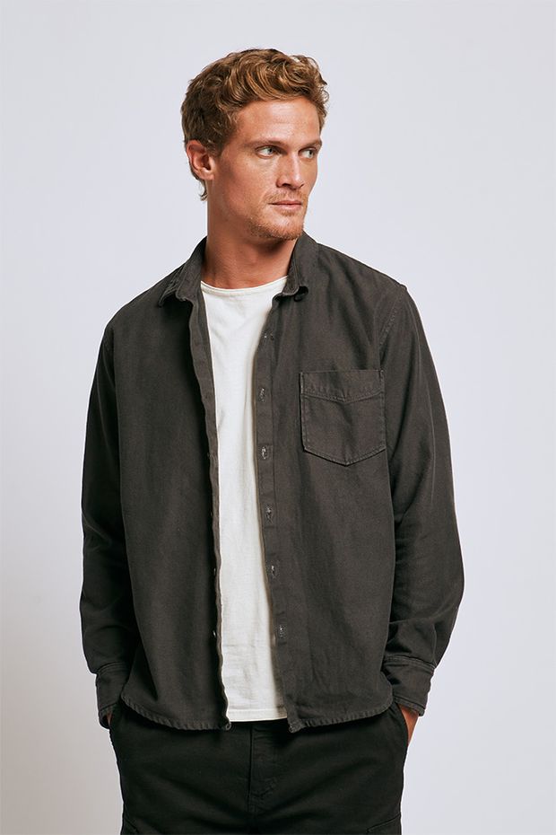 21385_overshirt_joatinga_preto_vitrine