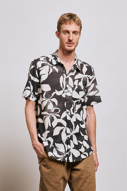 21485---Camisa-mc-Hibisco-Preto--1-
