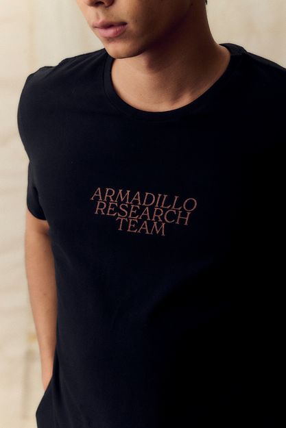 21859-T-Shirt-Logo-Research-Preto