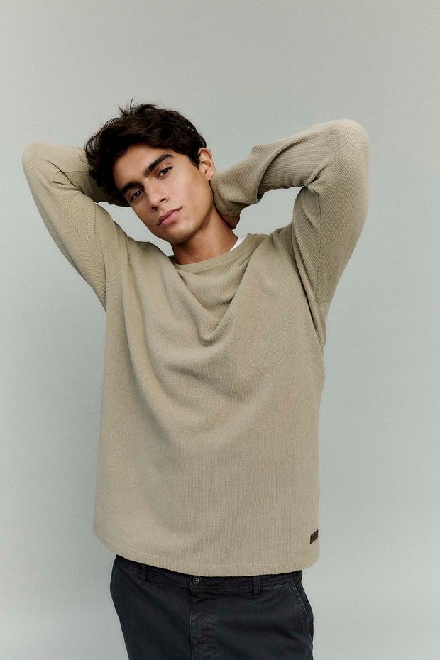TSHIRT-ML---QUADRILET-STONE---CALCA-CARGO-DESERT---TENIS-FLAT-CONFORT--1-.jpg