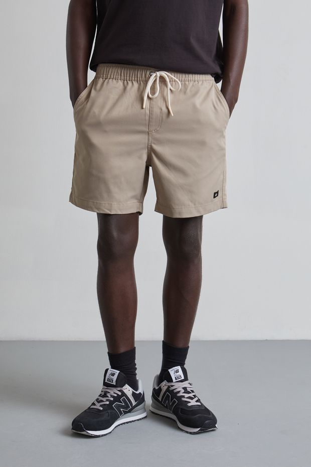 22_10_ARM_NOVO_ECOMM_FB-DV4982_SHORT-URBAN-EASY