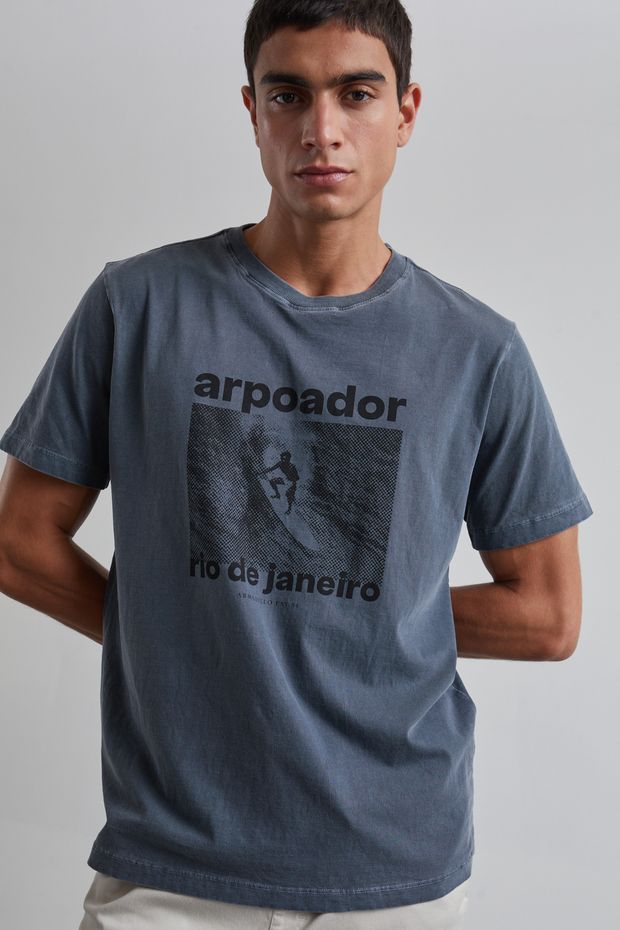 23_10_ARM_NOVO_ECOMM_FB-DV5789_T-SHIRT-ARPOADOR-SURF-RJ-E-SHORT-COTS-AREIA