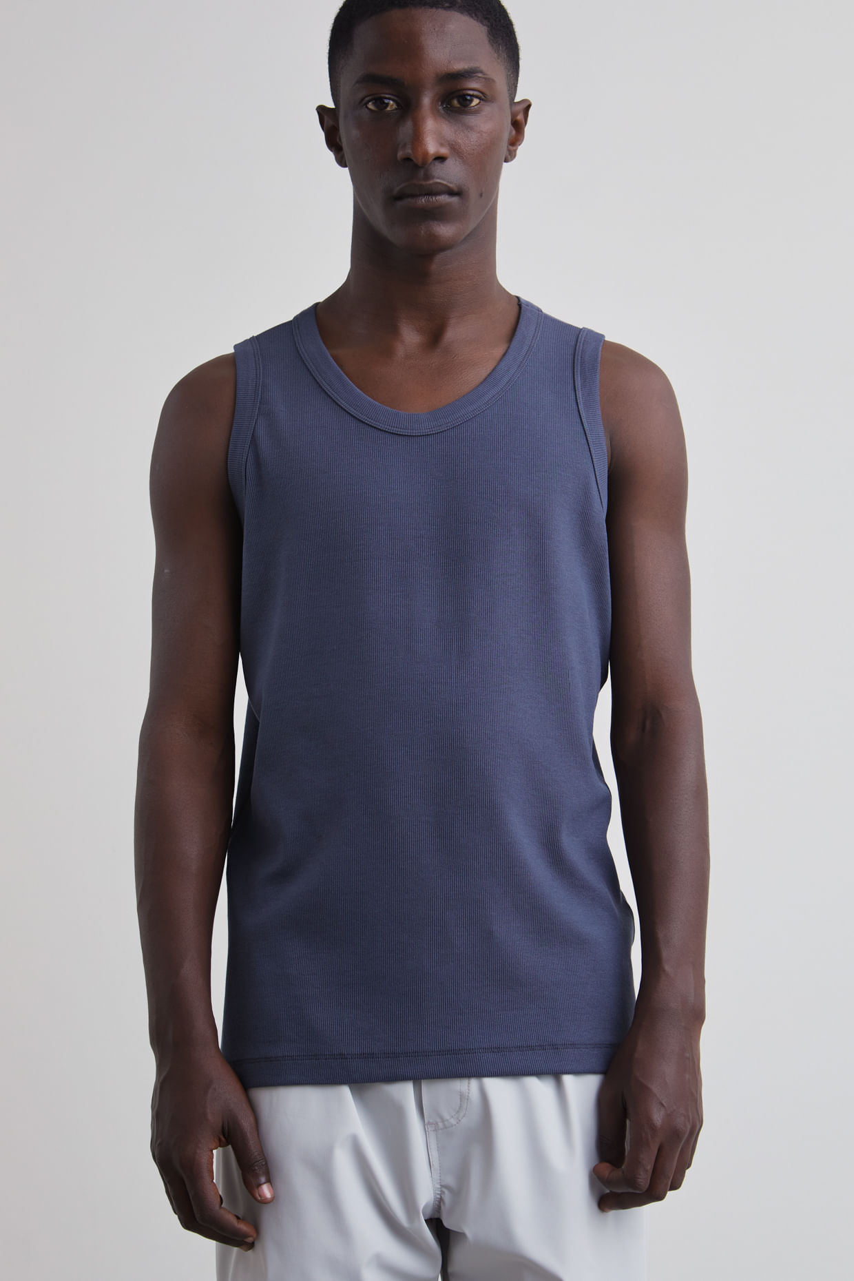 regata-flow-chumbo-e-short-pace-cinza_343